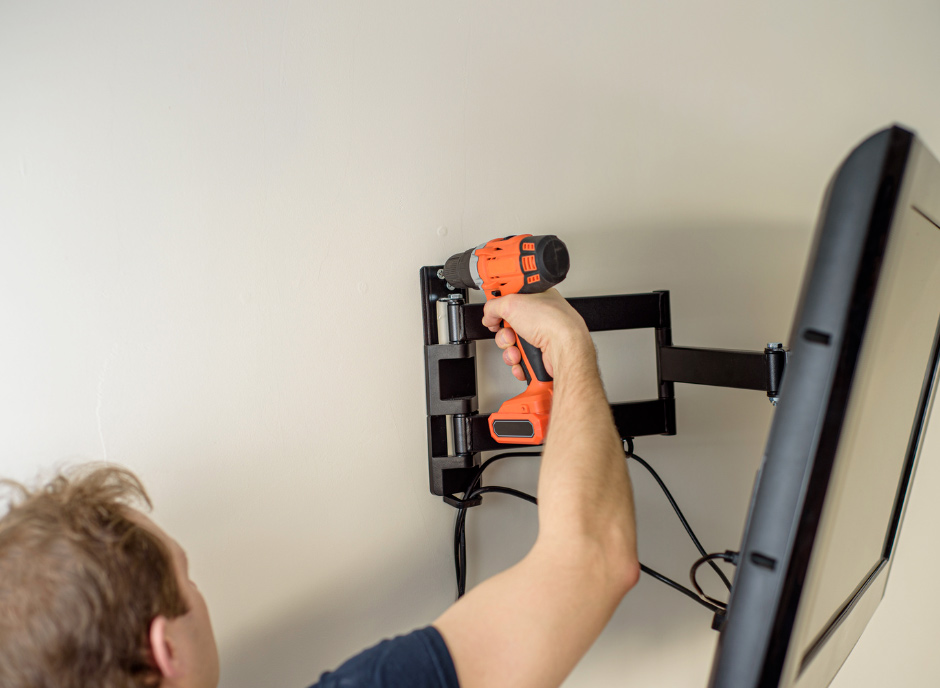 mu� vr�taj�ci stojan na telev�zor na stenu